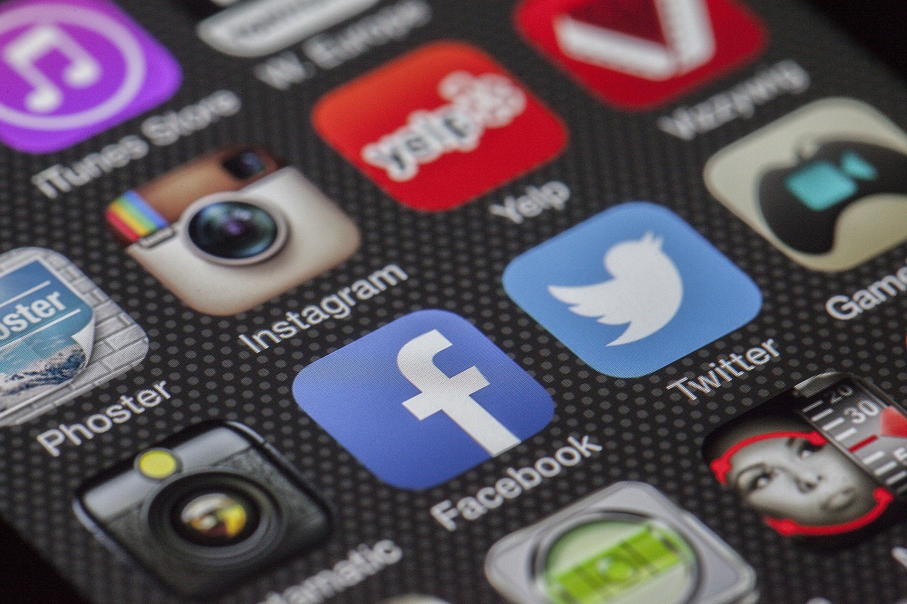 Integración de redes sociales en tu sitio web para maximizar el alcance