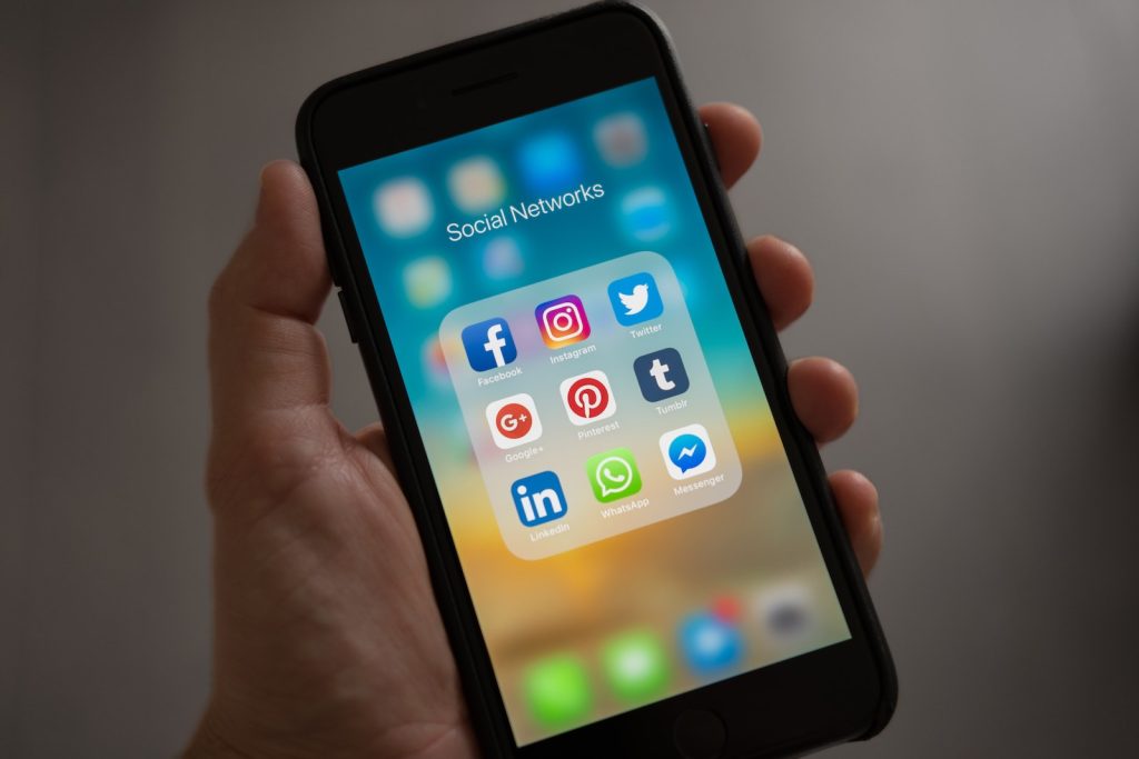 Integración de redes sociales en tu sitio web para maximizar el alcance